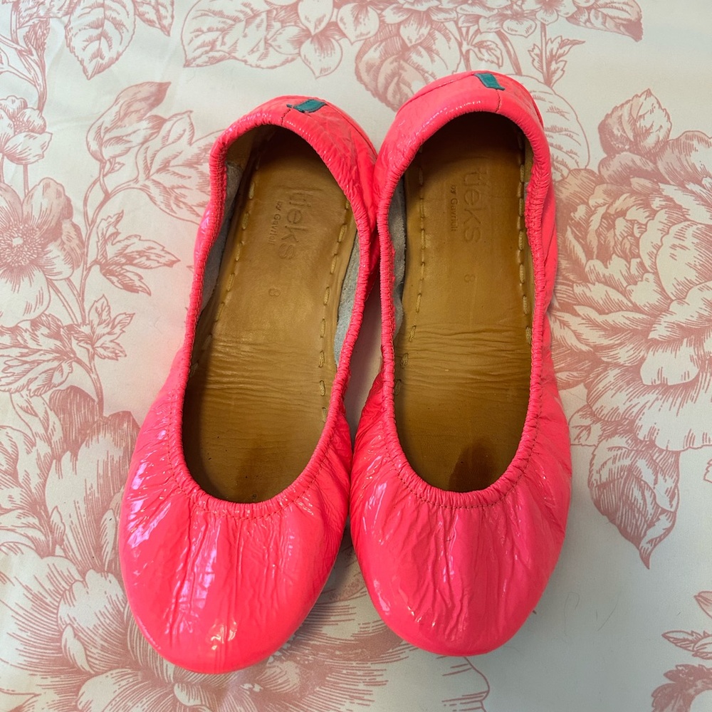 Neon pink tieks